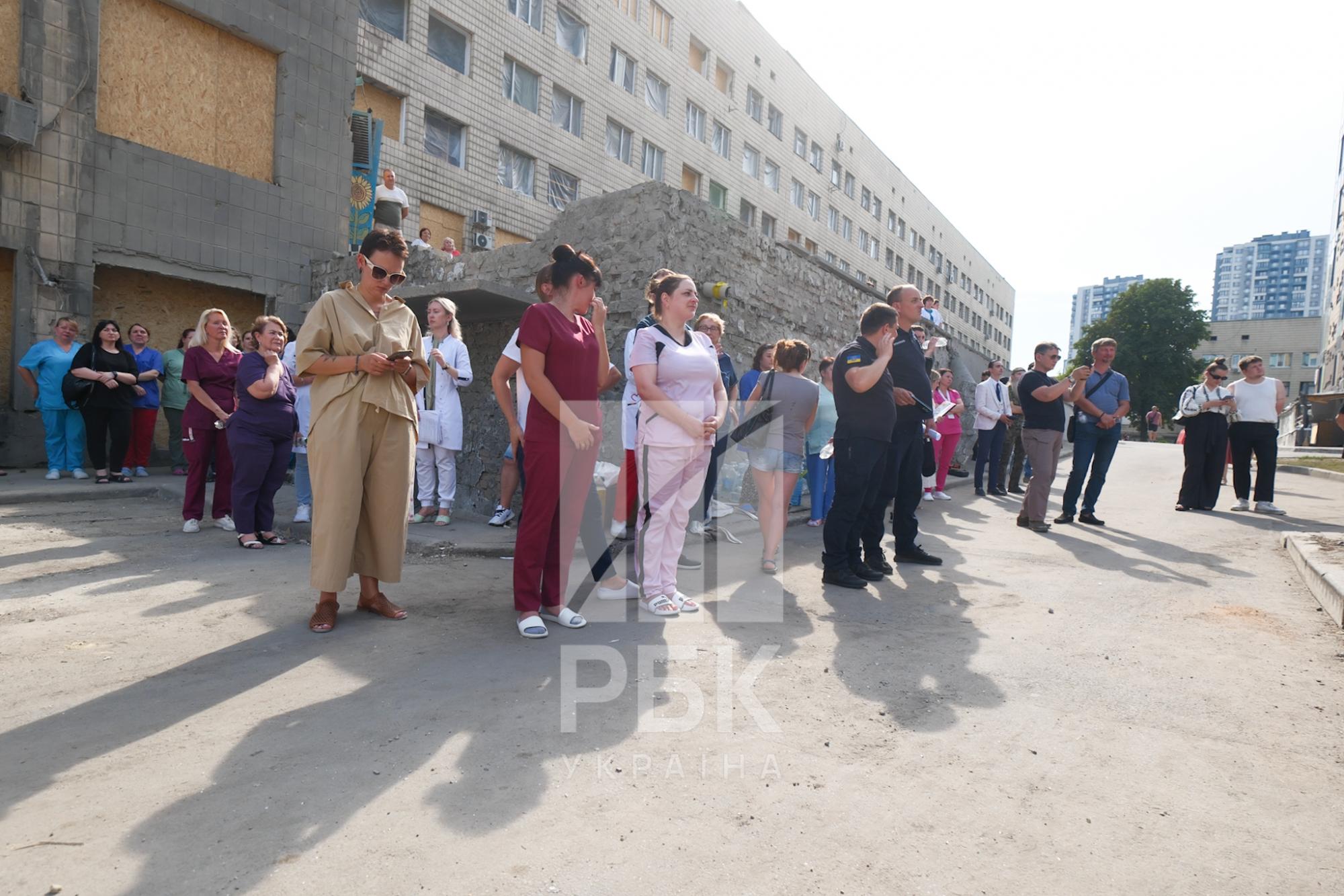 В память о жертвах. В &quot;Охматдете&quot; камерный оркестр исполнил &quot;Реквием по погибшим&quot;: фото